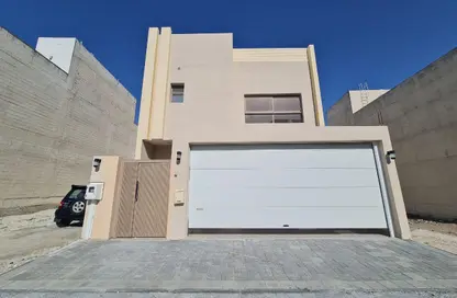 Villa - 5 Bedrooms - 6 Bathrooms for sale in Busaiteen - Muharraq Governorate