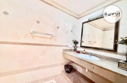 Villa - 4 Bedrooms - 5 Bathrooms for rent in Zinj - Manama - Capital Governorate