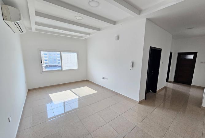 992744 - Property Image 2