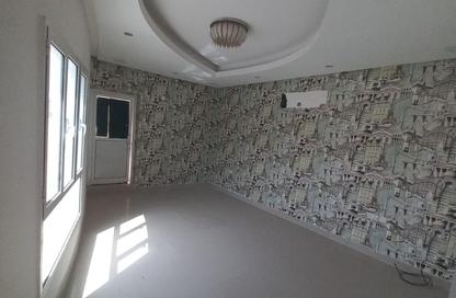 Villa - 5 Bedrooms - 6 Bathrooms for rent in Sanad - Central Governorate