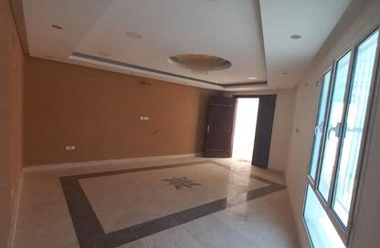 Villa - 5 Bedrooms - 6 Bathrooms for rent in Sanad - Central Governorate