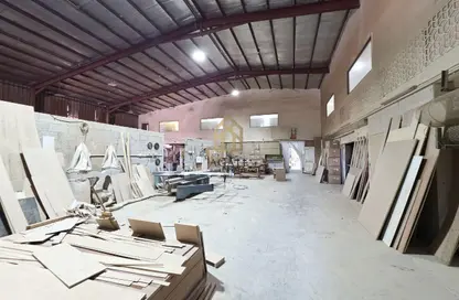 Warehouse - Studio - 5 Bathrooms for rent in Tubli - Central Governorate
