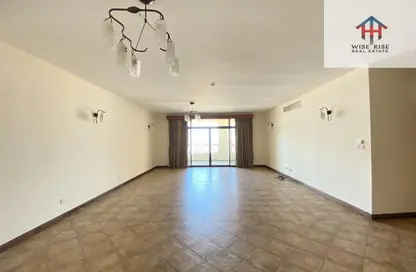 Apartment - 3 Bedrooms - 3 Bathrooms for rent in Sanabis - Manama - Capital Governorate