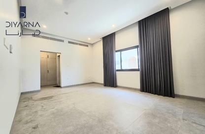 Villa - 4 Bedrooms - 5 Bathrooms for rent in Salmaniya - Manama - Capital Governorate