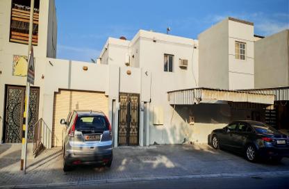 Villa - 5 Bedrooms - 3 Bathrooms for rent in Isa Town - Central Governorate