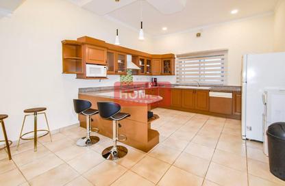Apartment - 3 Bedrooms - 4 Bathrooms for rent in Al Juffair - Capital Governorate