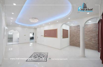 عمارة بالكامل - 8 غرف نوم - 8 حمامات للبيع في الحد - المحرق