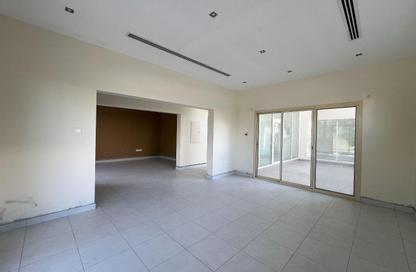 Compound - 4 Bedrooms - 4 Bathrooms for rent in Saar - Northern Governorate