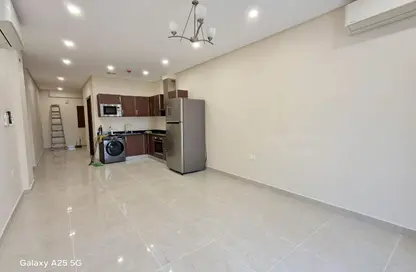 Apartment - 2 Bedrooms - 2 Bathrooms for rent in Sanabis - Manama - Capital Governorate