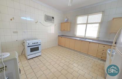 Apartment - 3 Bedrooms - 2 Bathrooms for rent in Al Juffair - Capital Governorate