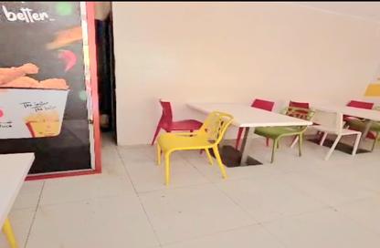 Shop - Studio - 1 Bathroom for rent in Exhibition Road - Hoora - Capital Governorate