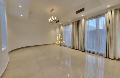 Compound - 3 Bedrooms - 4 Bathrooms for rent in Janabiya - Northern Governorate