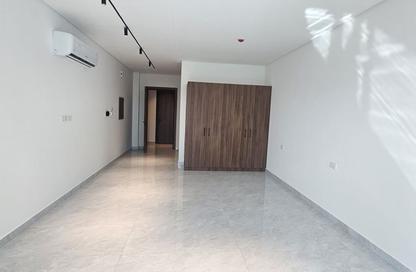 Apartment - Studio - 1 Bathroom for rent in Sanad - Central Governorate