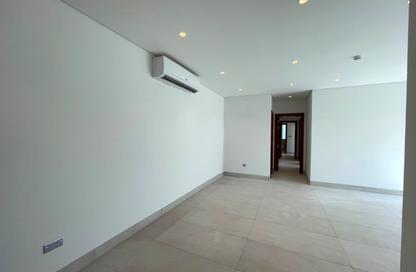 Apartment - 2 Bedrooms - 2 Bathrooms for rent in Salihiya - Manama - Capital Governorate