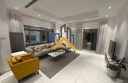 Compound - 4 Bedrooms - 6 Bathrooms for rent in Saar - Northern Governorate