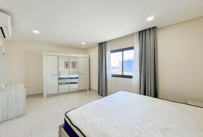 990395 - Property Image 2