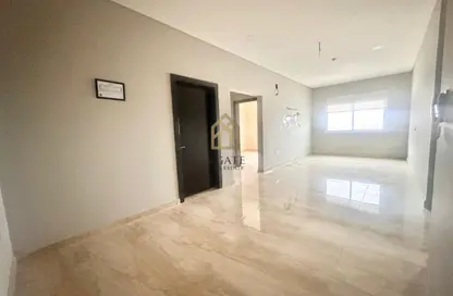 مكتب - 2 غرف نوم - 2 حمامات للايجار في قلالي - المحرق