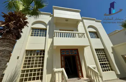 فيلا - 4 غرف نوم - 5 حمامات للايجار في البسيتين - المحرق