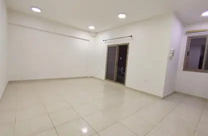 شقة - 3 غرف نوم - 2 حمامات للايجار في الحد - المحرق