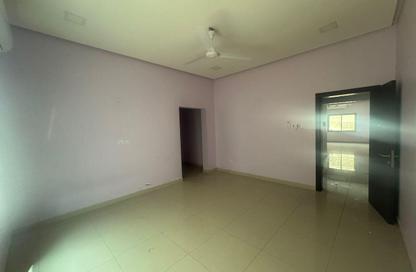 Apartment - 2 Bedrooms - 2 Bathrooms for rent in Tubli - Central Governorate