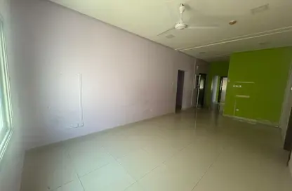 شقة - 2 غرف نوم - 2 حمامات للايجار في توبلي - المحافظة الوسطى