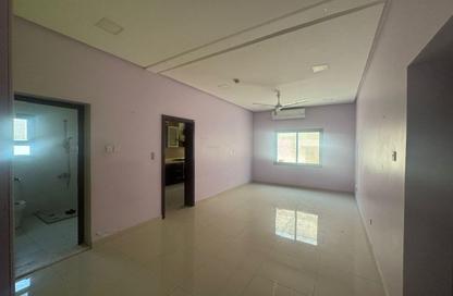 Apartment - 2 Bedrooms - 2 Bathrooms for rent in Tubli - Central Governorate