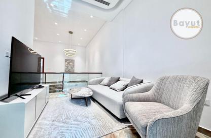 Duplex - 3 Bedrooms - 5 Bathrooms for rent in Seef - Capital Governorate