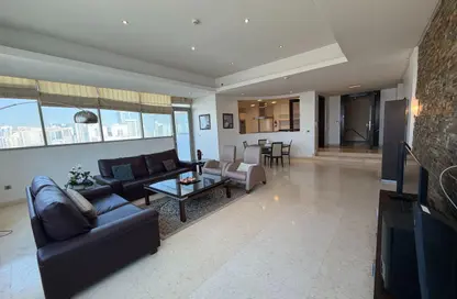 Apartment - 3 Bedrooms - 3 Bathrooms for rent in Al Juffair - Capital Governorate