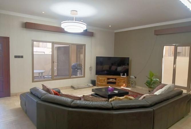 987319 - Property Image 2