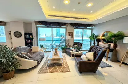Duplex - 3 Bedrooms - 5 Bathrooms for rent in Reef Island - Capital Governorate