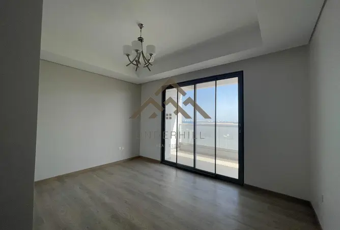 989396 - Property Image 2