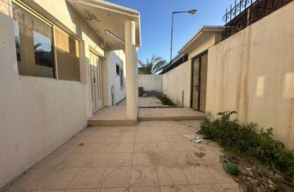 Villa - 4 - 4 for sale in Hamad Town - Northern Governorate Villa - 4 - 4 for sale in Hamad Town - Northern Governorate