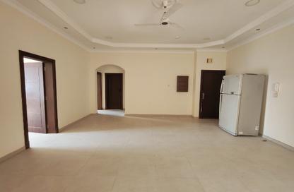 Apartment - 2 Bedrooms - 2 Bathrooms for rent in Busaiteen - Muharraq Governorate