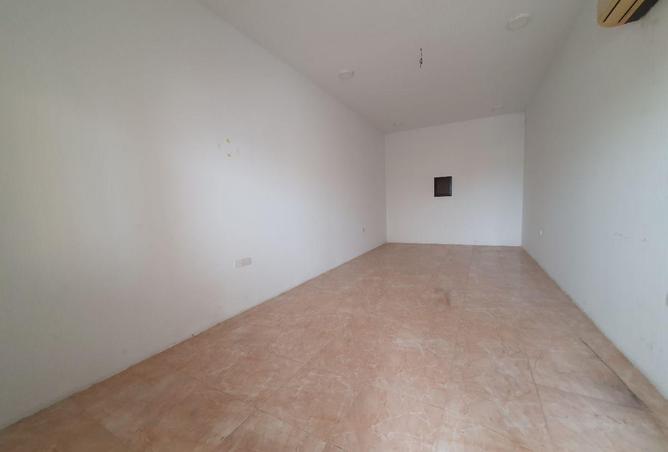 1002570 - Property Image 2