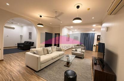 Apartment - 2 - 2 for rent in Al Juffair - Capital Governorate
