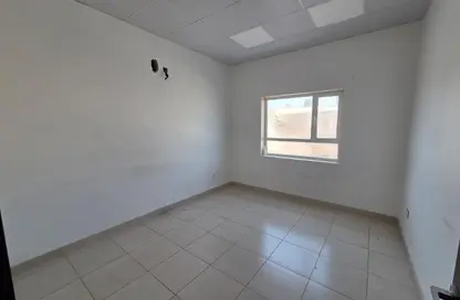 Office Space - 3 Bedrooms - 1 Bathroom for rent in Sanabis - Manama - Capital Governorate