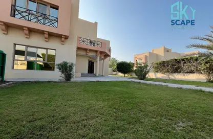 Compound - 4 Bedrooms - 5 Bathrooms for rent in Saar - Northern Governorate