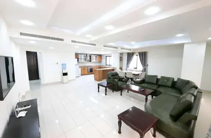 Apartment - 3 Bedrooms - 3 Bathrooms for rent in Mahooz - Manama - Capital Governorate