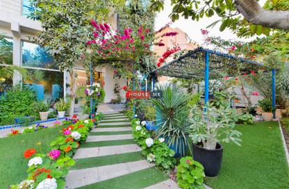 Villa - 7+ Bedrooms - 7+ Bathrooms for sale in Sanad - Central Governorate