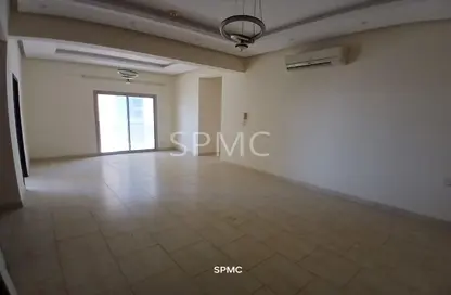 Apartment - 3 Bedrooms - 2 Bathrooms for rent in Busaiteen - Muharraq Governorate
