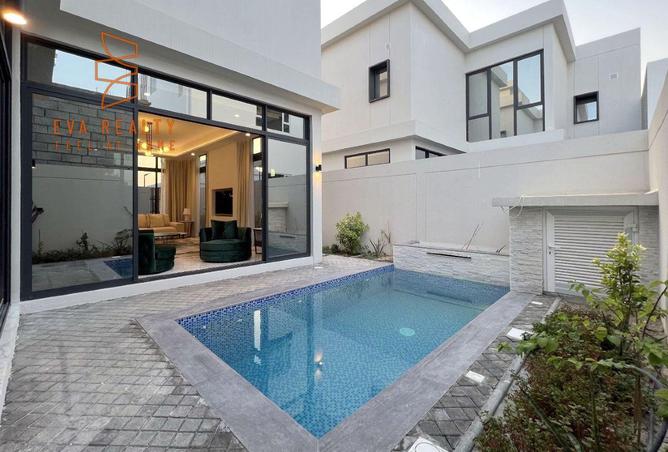 989366 - Property Image 2