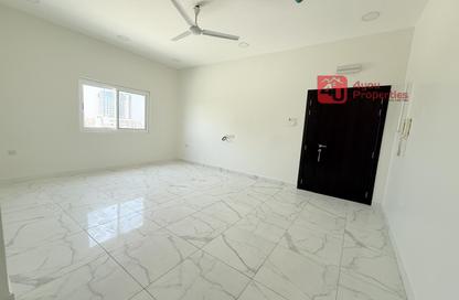 Apartment - 3 - 2 for rent in Sanabis - Manama - Capital Governorate