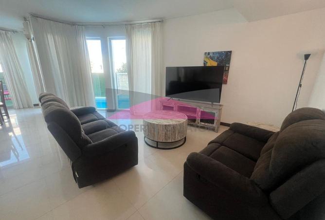 998372 - Property Image 2