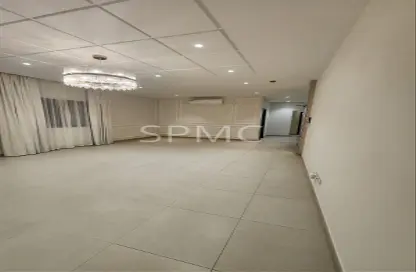 Apartment - 4 Bedrooms - 4 Bathrooms for rent in Tubli - Central Governorate Apartment - 4 Bedrooms - 4 Bathrooms for rent in Tubli - Central Governorate