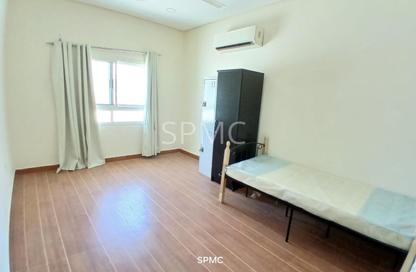 Apartment - 3 Bedrooms - 2 Bathrooms for rent in Busaiteen - Muharraq Governorate