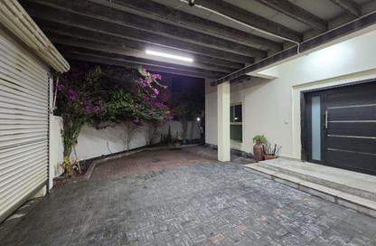 Villa - 5 Bedrooms - 4 Bathrooms for rent in Janabiya - Northern Governorate