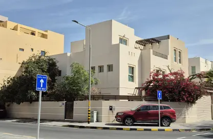 فيلا - 5 غرف نوم - 4 حمامات للايجار في الجنبية - المحافظة الشمالية