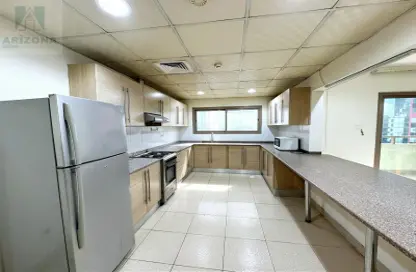 Apartment - 2 Bedrooms - 4 Bathrooms for rent in Al Juffair - Capital Governorate