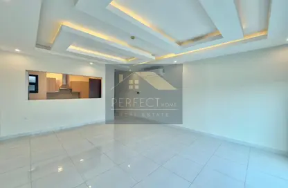 شقة - 2 غرف نوم - 4 حمامات للايجار في سار - المحافظة الشمالية