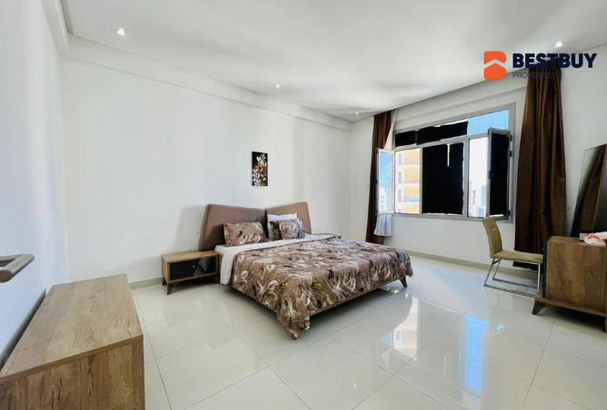 998707 - Property Image 2